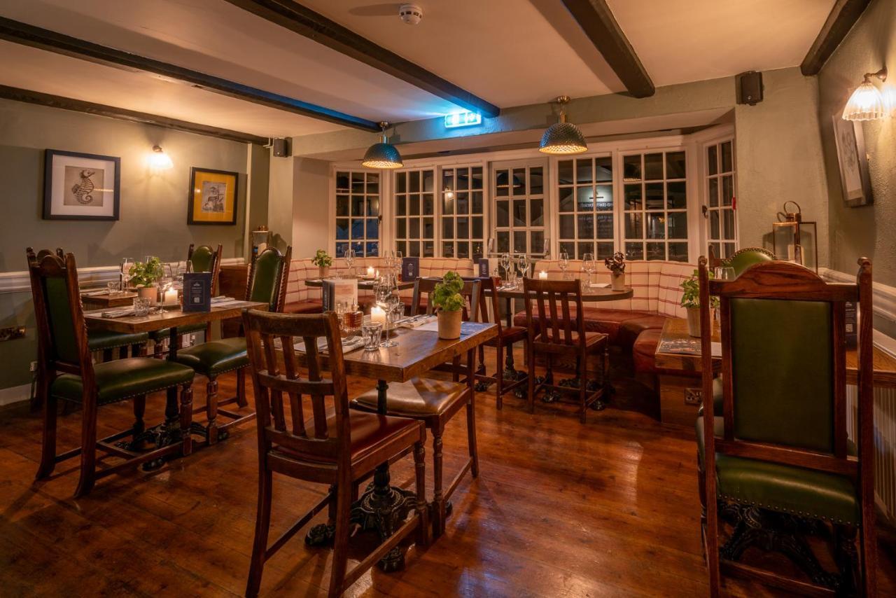 Castle Inn ウェスト・ラルワース エクステリア 写真