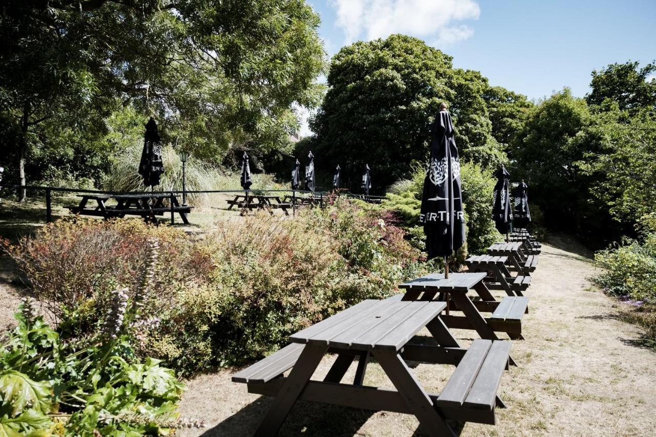Castle Inn ウェスト・ラルワース エクステリア 写真