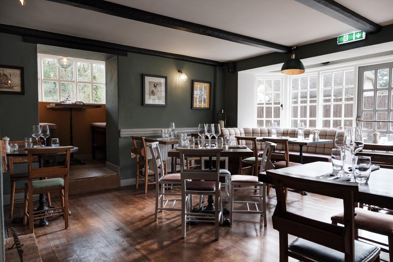 Castle Inn ウェスト・ラルワース エクステリア 写真